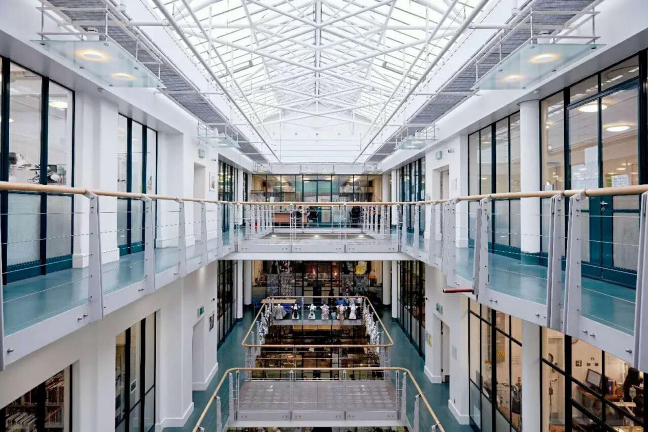 伯明翰藝術(shù)與設(shè)計學院珠寶分院內(nèi)景