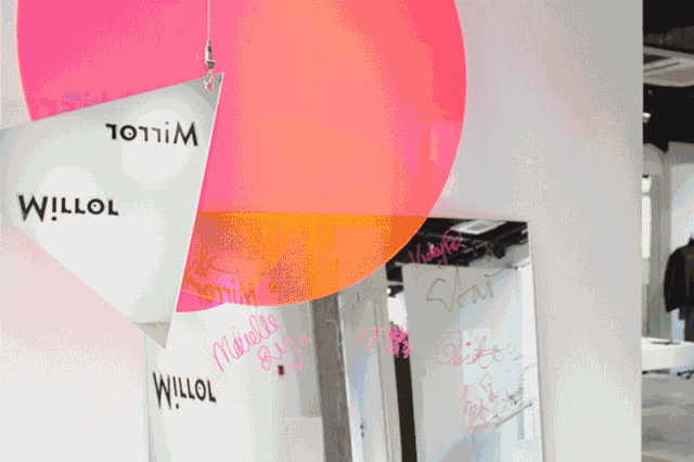 “誰拍誰瘦”魔鏡上的簽名也越來越多