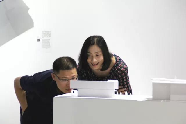 一個(gè)個(gè)專注的眼神