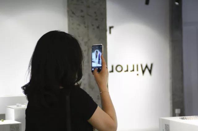 一個(gè)個(gè)專注的眼神