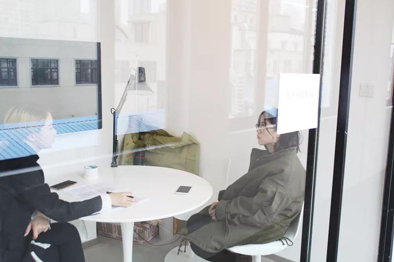 11: 30  英語一對(duì)一面試