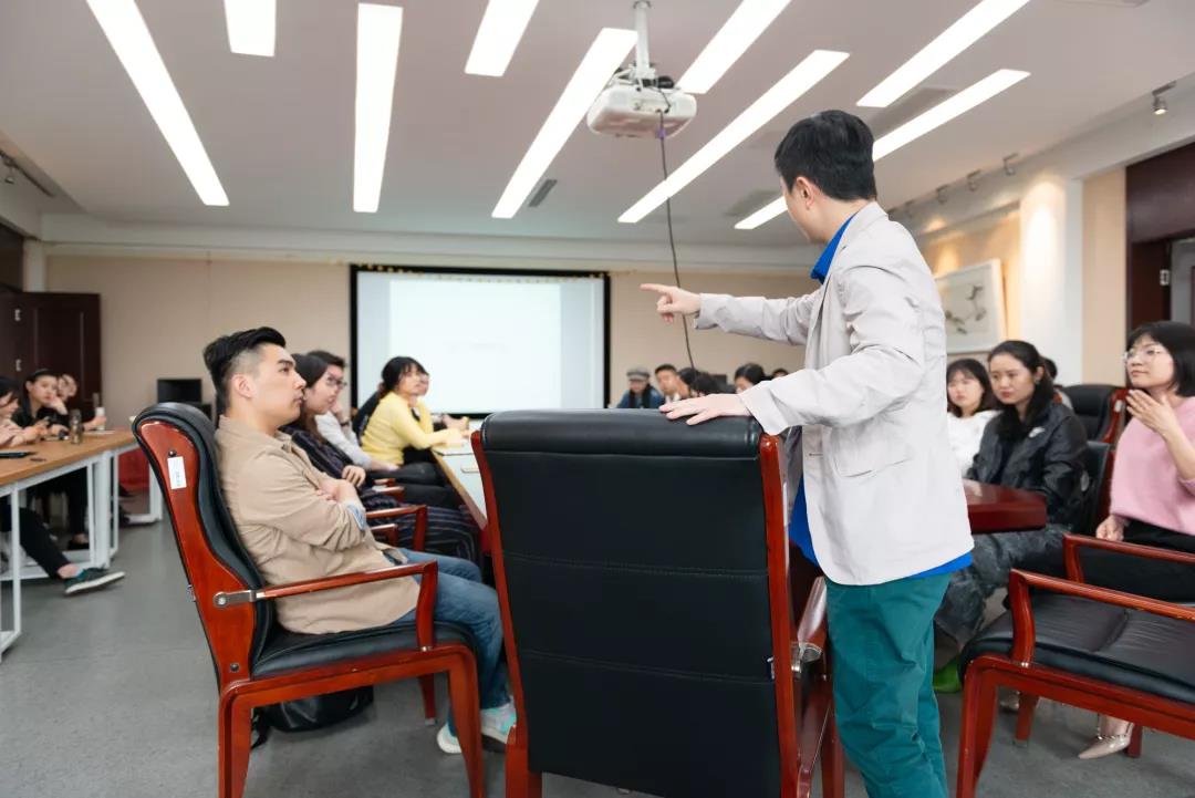 姜節(jié)泓教授在南京師范大學(xué)舉行了一場學(xué)術(shù)講座