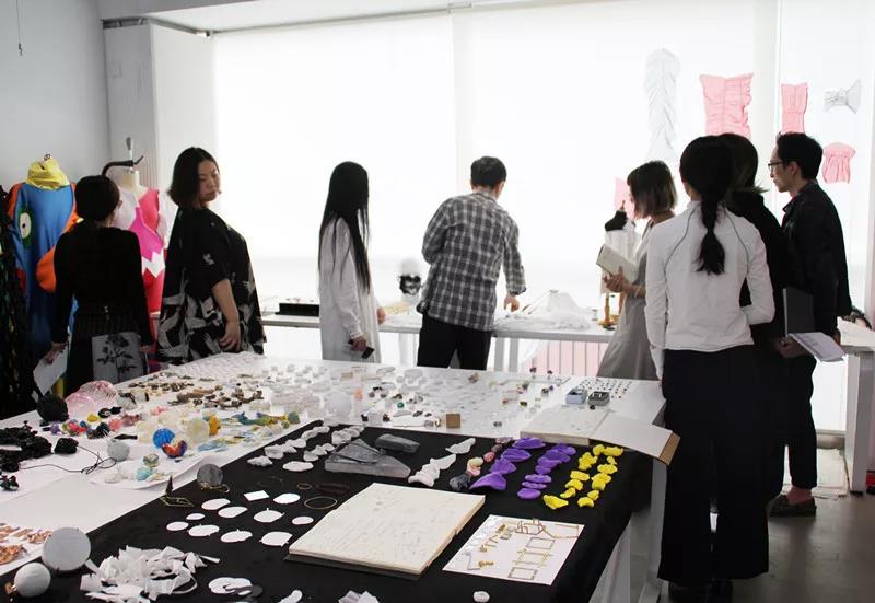 學生進行作品演講&回答考官提問