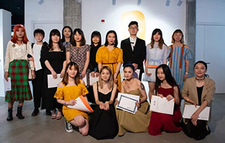 一小時(shí)前剛結(jié)束的AIVA×Clade 2019 畢業(yè)展開(kāi)幕式實(shí)況來(lái)了?。?/></div>
    <span id=