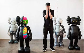 KAWS聯(lián)名又被瘋搶， “嘩眾取寵”的波普藝術(shù)家們?yōu)槭裁茨敲磿嶅X？