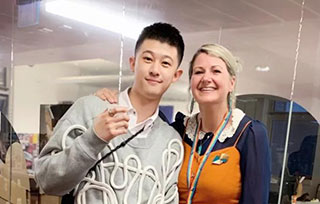 聽16屆BCU預(yù)科校友Dragon講述他和他的BA插畫畢業(yè)展！