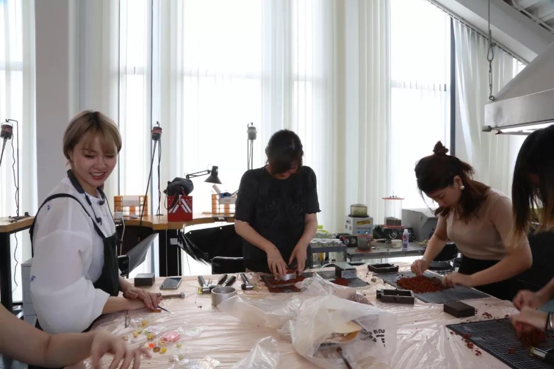 程老師、閆女士和冷女士