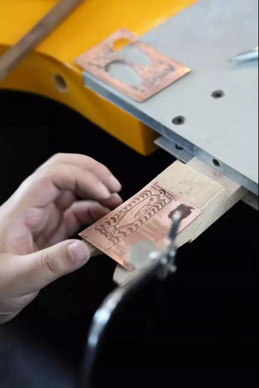 切鋸、銼磨、鉆孔、焊接