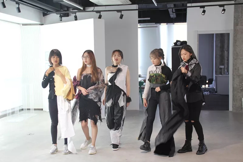 課堂:服裝設(shè)計(jì)通識(shí)課-舊衣改造時(shí)裝Show