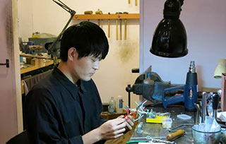 Anime與日本當(dāng)代首飾——小嶋崇嗣 | 名家書(shū)薦2021