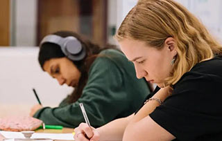 劃重點 | 雅思還沒考過？2022英國熱門大學(xué)語言班要求請收好