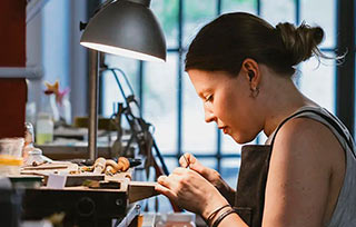 想成為珠寶設(shè)計(jì)大師？這些頂尖院校你不能錯(cuò)過(guò)！