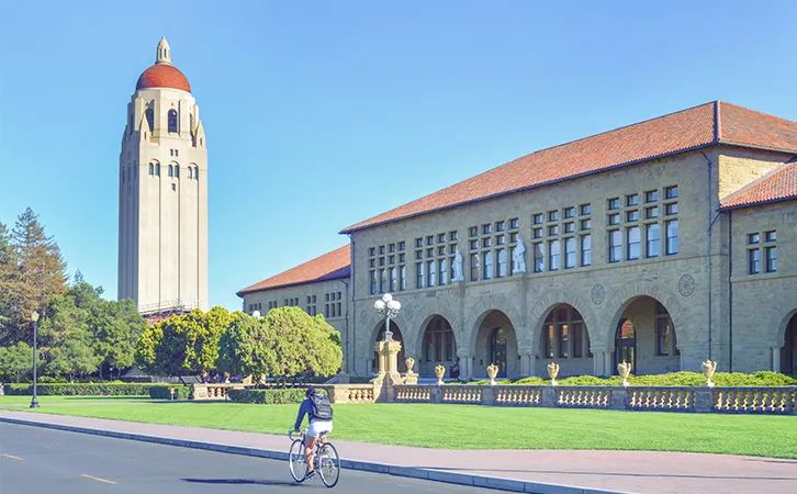 頂尖珠寶設(shè)計(jì)院校